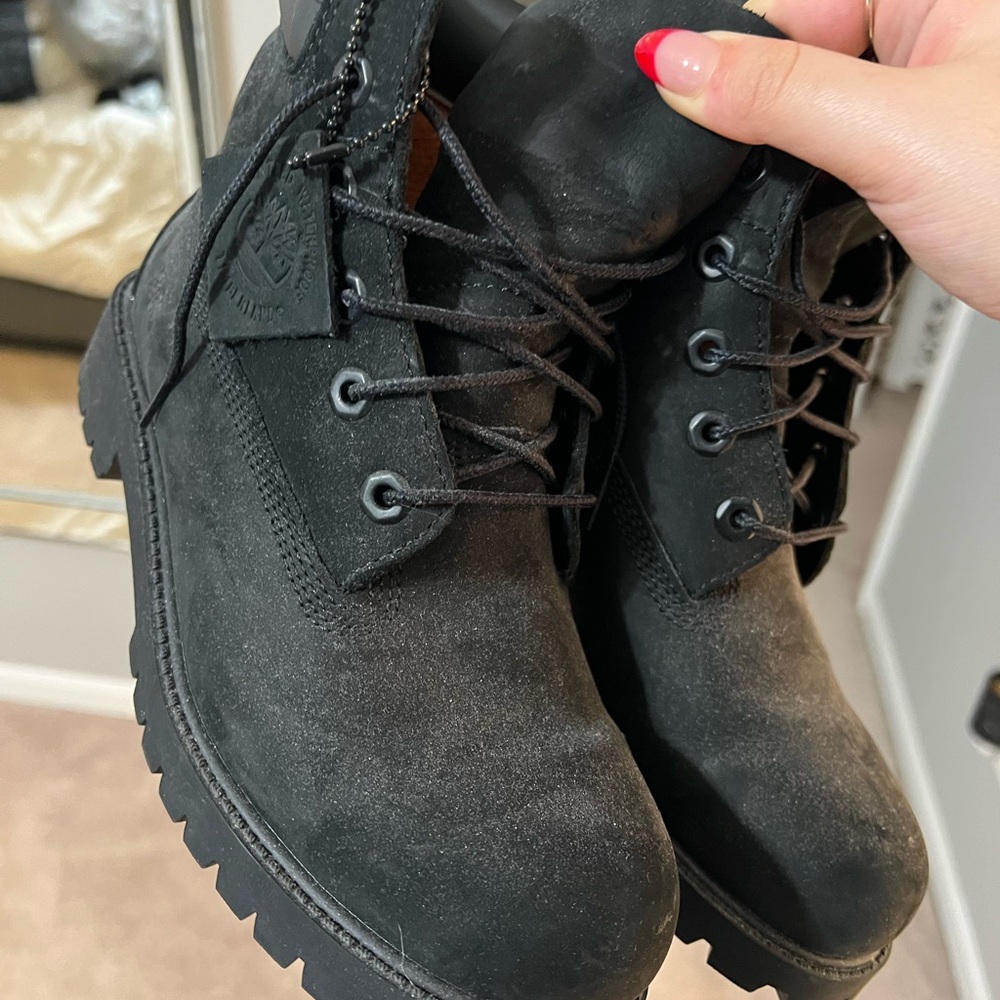 Women’s black timberlands size 8